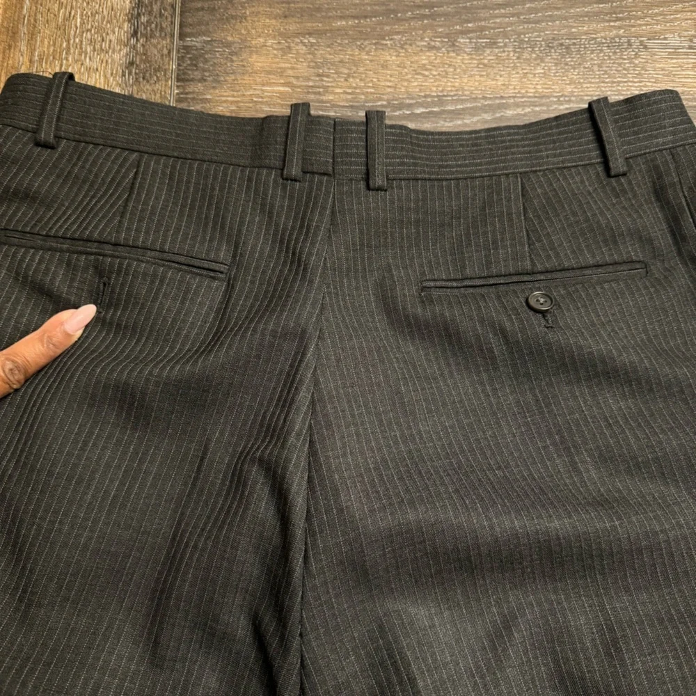 Linea Uomo Dark Gray Pinstripe 2pc Suit Size 44L